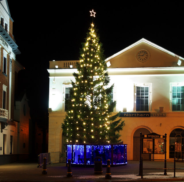 Christmas Tree, Bangor © Rossographer ccbysa/2.0 Geograph Britain