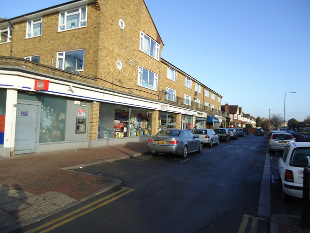 Shopping parade, Craddocks Avenue,... © Stacey Harris cc-by-sa/2.0 ...