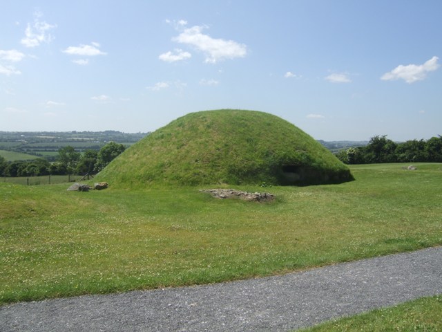 Satellite tomb at Knowth