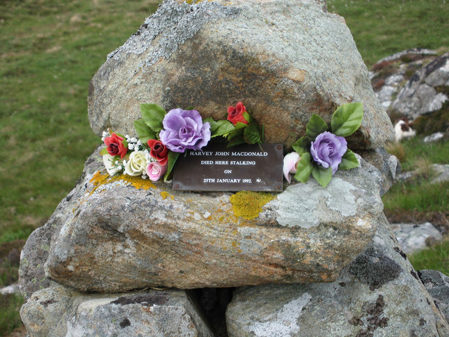 Memorial near Cnoc Calbha