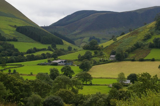 Fron Dirion, Dolobran, looking... © Christopher Hilton cc-by-sa/2.0 ...