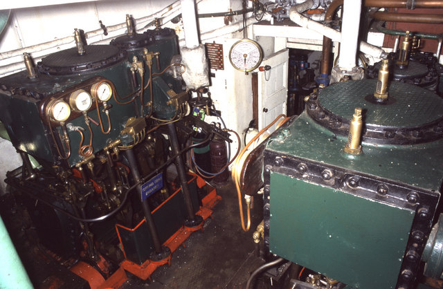 Steam tug Portwey - engine room