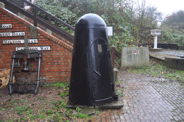 Air Raid Shelter © Ashley Dace cc-by-sa/2.0 :: Geograph ...