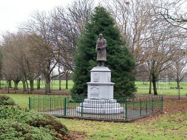 Sean Russell's Statue in Fairview Park