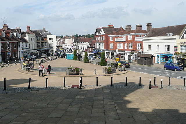 Battle town centre © Graham Horn :: Geograph Britain and Ireland