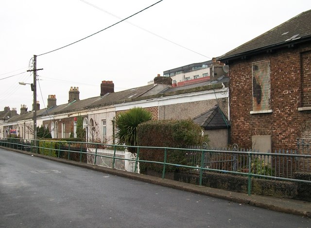 Single storey terraced cottages in Seaview Avenue