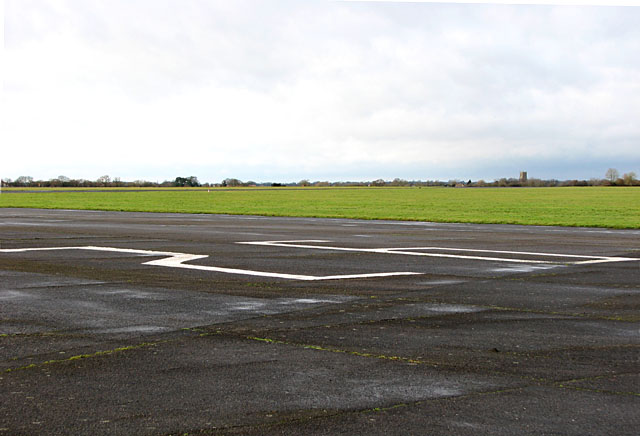 Tibenham airfield (Norfolk Gliding Club) © Evelyn Simak :: Geograph ...