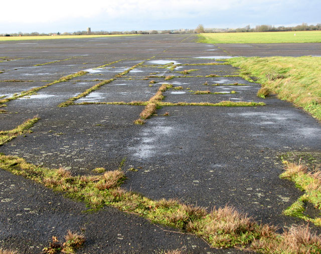 Tibenham airfield (Norfolk Gliding Club)... © Evelyn Simak cc-by-sa/2.0 ...