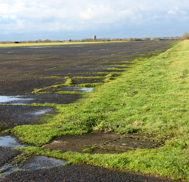 Tibenham airfield (Norfolk Gliding Club)... © Evelyn Simak :: Geograph ...