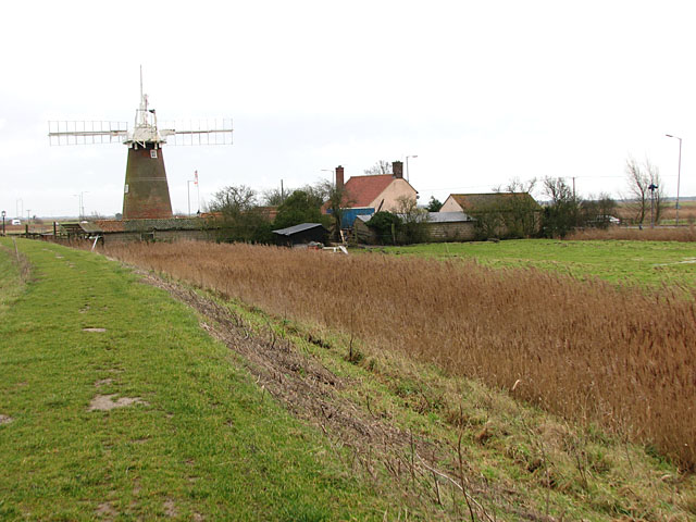 Approaching Stracey Arms drainage mill from the west