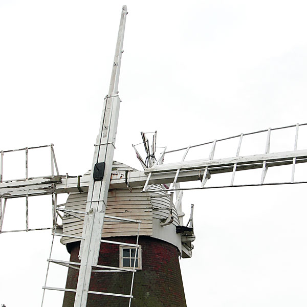 Stracey Arms drainage mill - cap and sails
