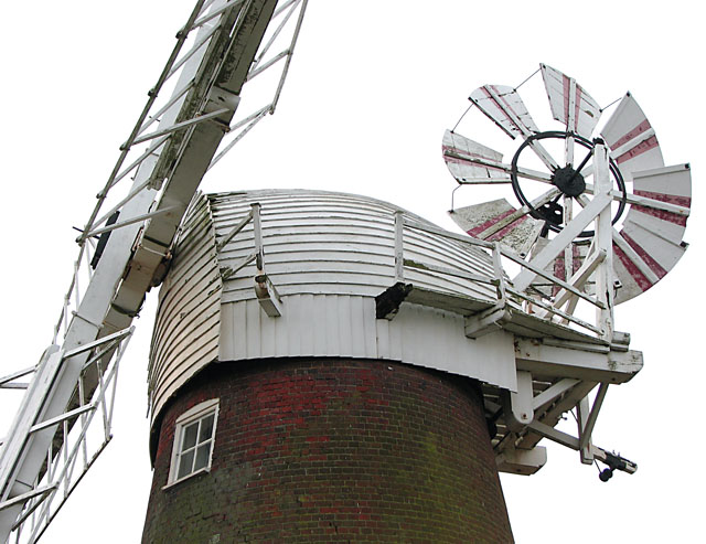 Stracey Arms drainage mill - cap, sails and fantail