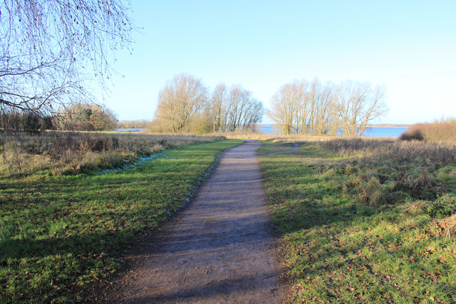 Footpath alongside Grafham Water