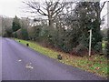 Footpath leaves Scratchings Lane