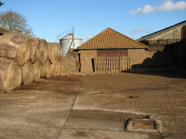 Barn and straw bales by Hill Farm, South Burlingham