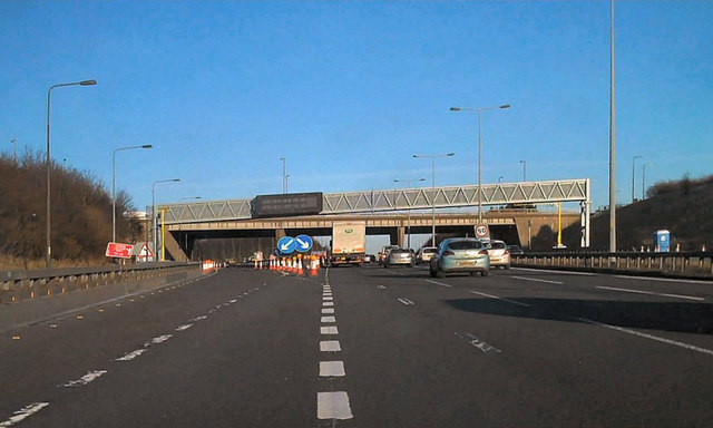 M62 Junction 23 (Outlane) © David Dixon cc-by-sa/2.0 :: Geograph ...