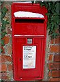 Elizabeth II wall-mounted postbox, corner of Lower Edgeborough Road