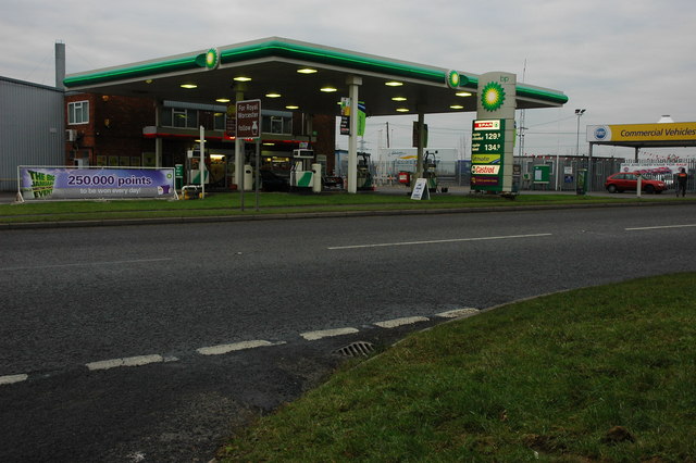 bp-garage-near-kempsey-philip-halling-cc-by-sa-2-0-geograph