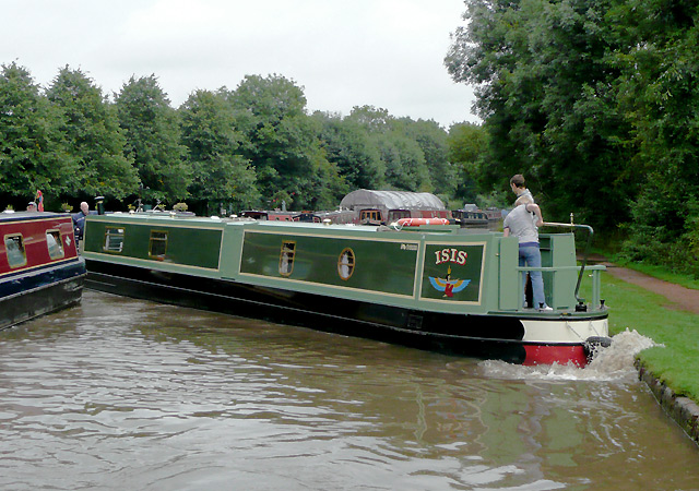 Narrowboat almost turned at Stoke Wharf,... © Roger Kidd :: Geograph ...