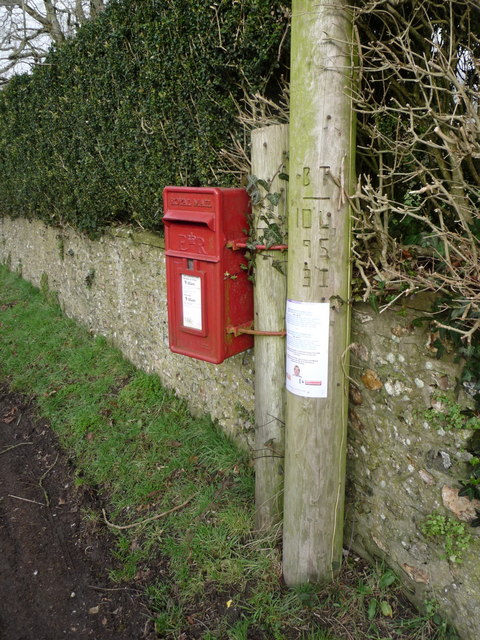 Frome St. Quintin: postbox № DT2 27
