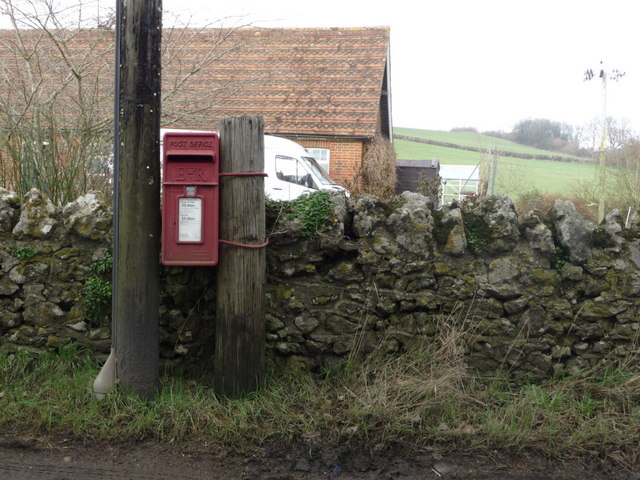 Holywell: postbox № DT2 129