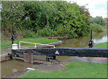 SO9567 : Lock gate and paddles at Stoke Locks No 26, Worcestershire by Roger  D Kidd