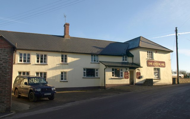 London Inn, Morchard Bishop © Derek Harper :: Geograph Britain and Ireland