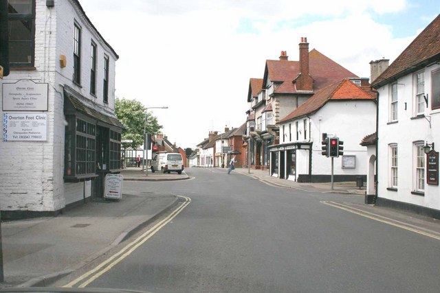 Overton, Hampshire © Brendan and Ruth McCartney cc-by-sa/2.0 ...