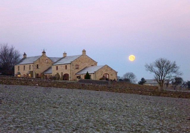 Moonset before dawn over East Roods