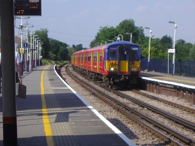 Train at Worcester Park station