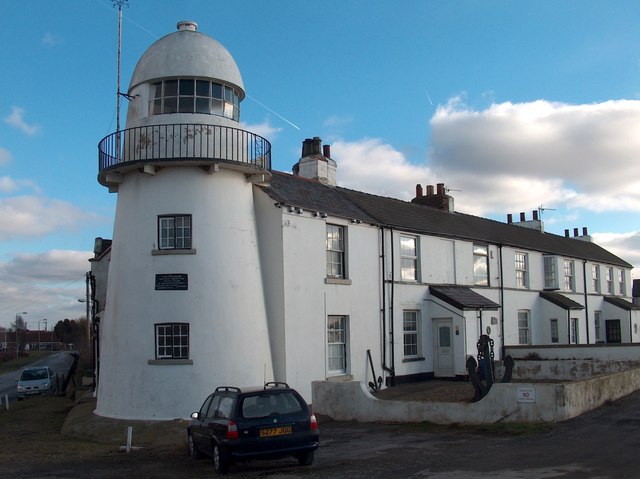 Old Paull Lighthouse and cottages