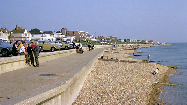 The promenade alongside Marine Parade East