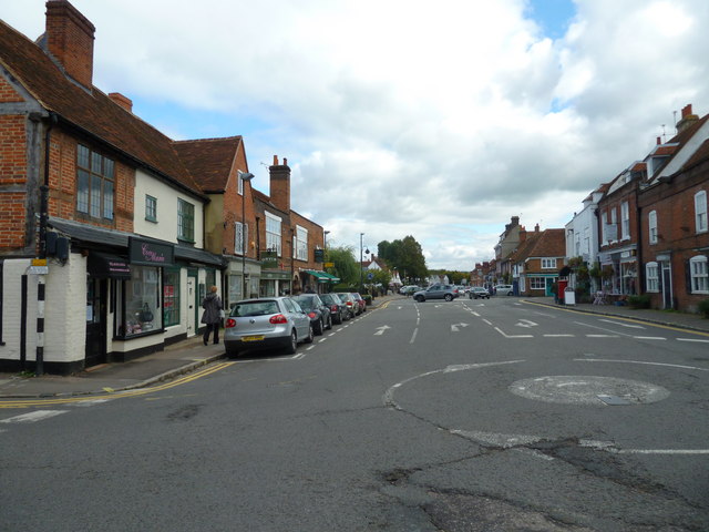 Traffic markings in Amersham Old Town... © Basher Eyre :: Geograph ...