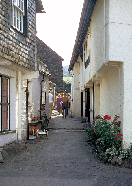 A narrow lane leads off from Flag Street