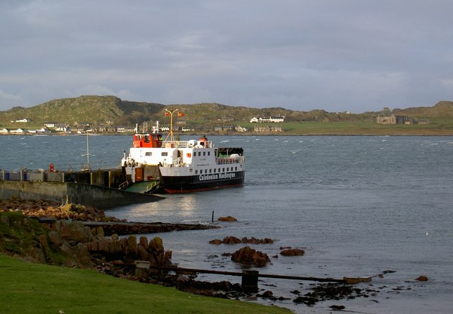 Iona ferry on Ross of Mull © Alan Reid cc-by-sa/2.0 :: Geograph Britain ...