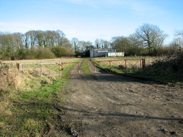 Shed beside track east of Reepham Road,... © Evelyn Simak cc-by-sa/2.0 ...