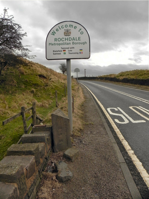 Welcome To Rochdale © David Dixon cc-by-sa/2.0 :: Geograph Britain and  Ireland