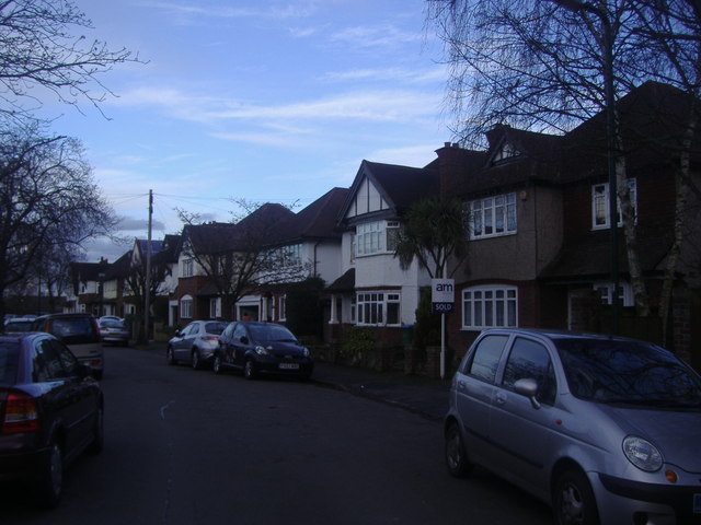 Oakfields Road, Walton on Thames