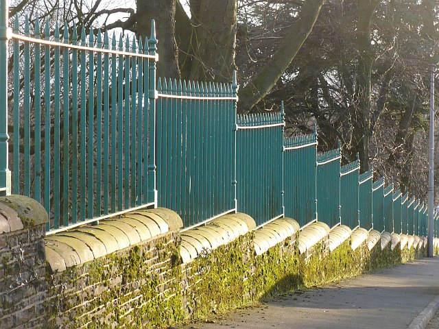 Boundary wall and railings, Belle Vue Park