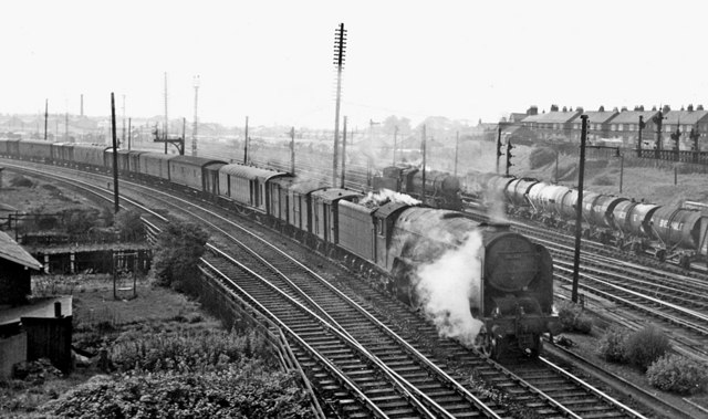 Down ECML Parcels at York Yard North © Ben Brooksbank :: Geograph ...