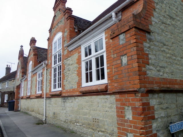 The Grove Building, Mere