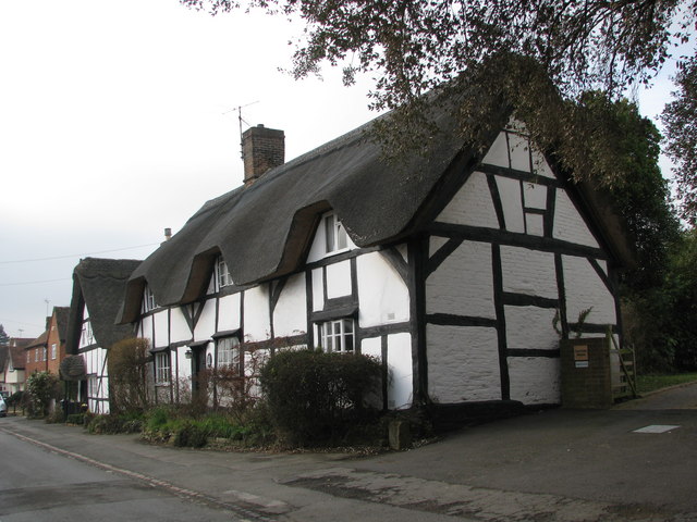 Black and white cottage in Cropthorne © Sarah Charlesworth :: Geograph ...