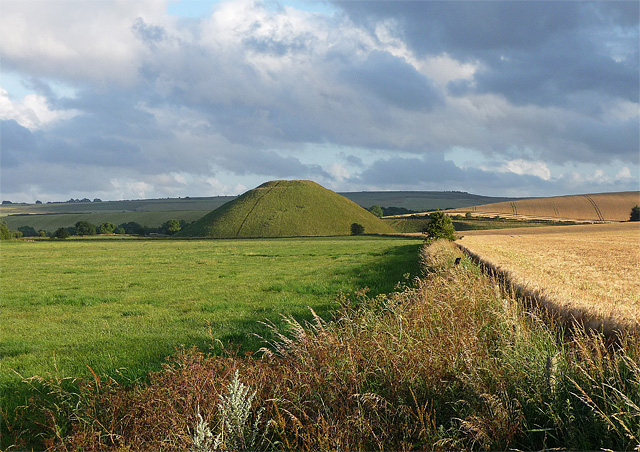 Silbury Hill near Beckhampton © Stephen Richards cc-by-sa/2.0 ...