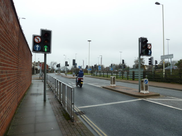 Traffic lights in Whale Island Way © Basher Eyre :: Geograph Britain ...