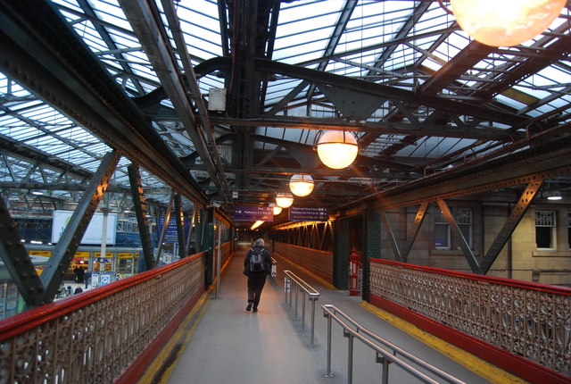 in-waverley-station-n-chadwick-geograph-britain-and-ireland