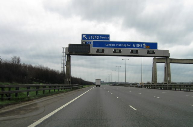 A1 (M) north of junction 15, southbound © Alex McGregor cc-by-sa/2.0 ...