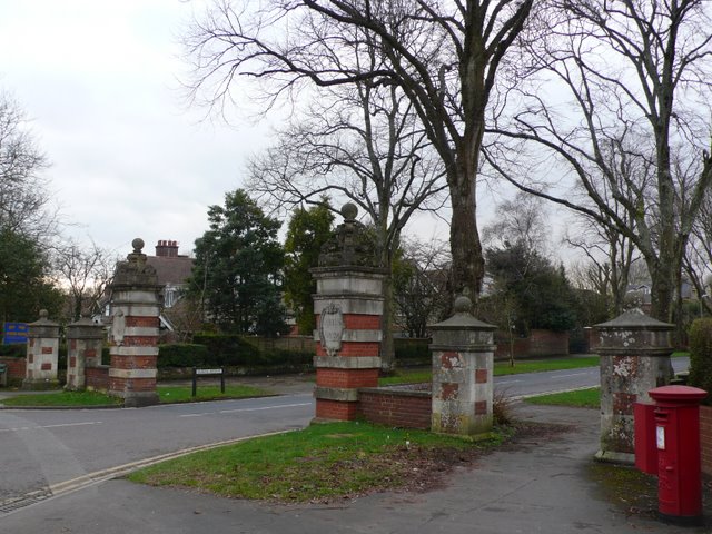 Gateway to Queens Avenue, Dorchester © Nigel Mykura :: Geograph Britain ...