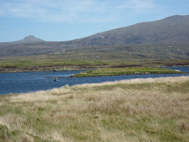 Loch Olaidh Meadhanach, Hecla and the North shoulder of Beinn Mhor