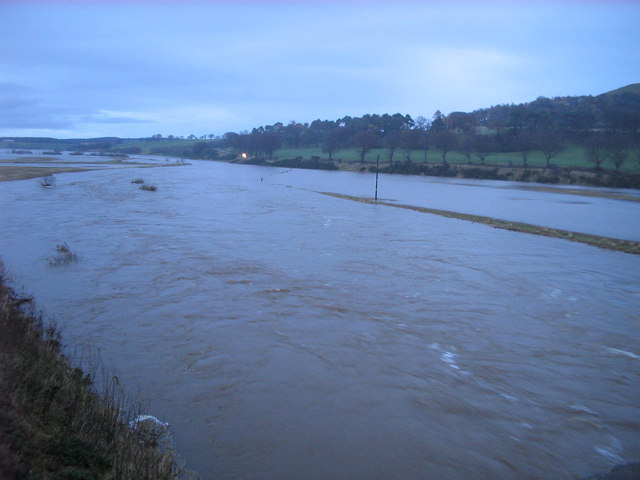 Clyde in flood from Boat Bridge