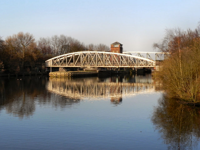 Barton Road Swing Bridge © David Dixon cc-by-sa/2.0 :: Geograph Britain ...